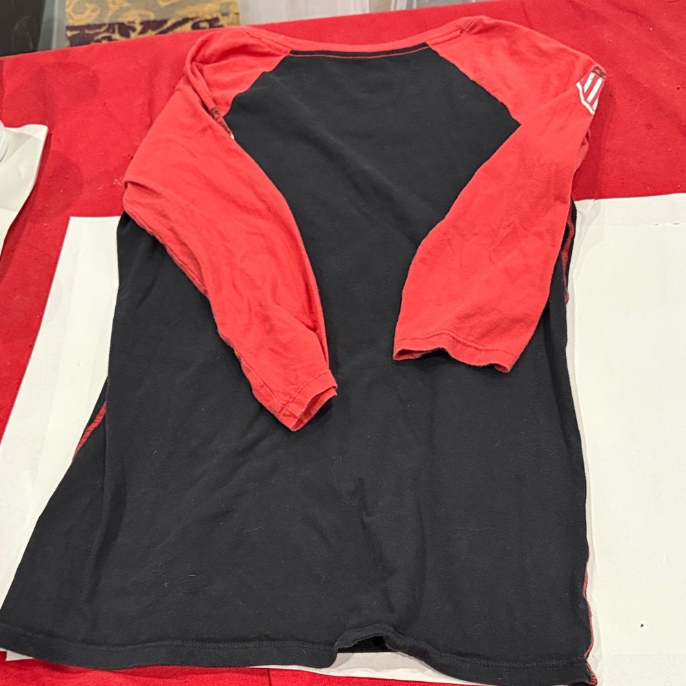American Fighter Black and Red Graphic quarter length sleeve Tee - Picture 5 of 5
